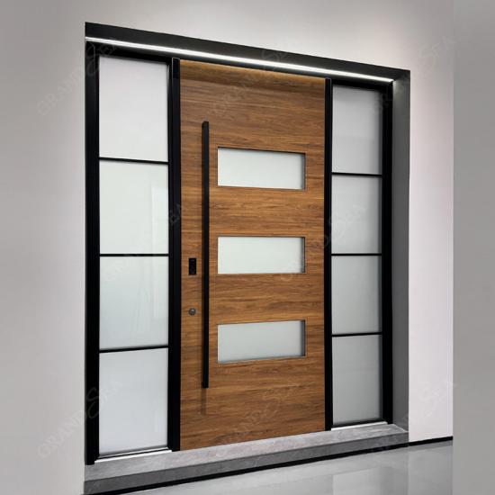 entalhe de porta frontal de madeira