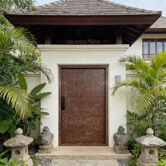 Porta pivotante esculpida em 3D